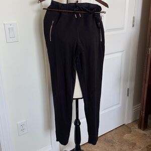 Adorable Sweaty Betty joggers with zip ankles and pockets